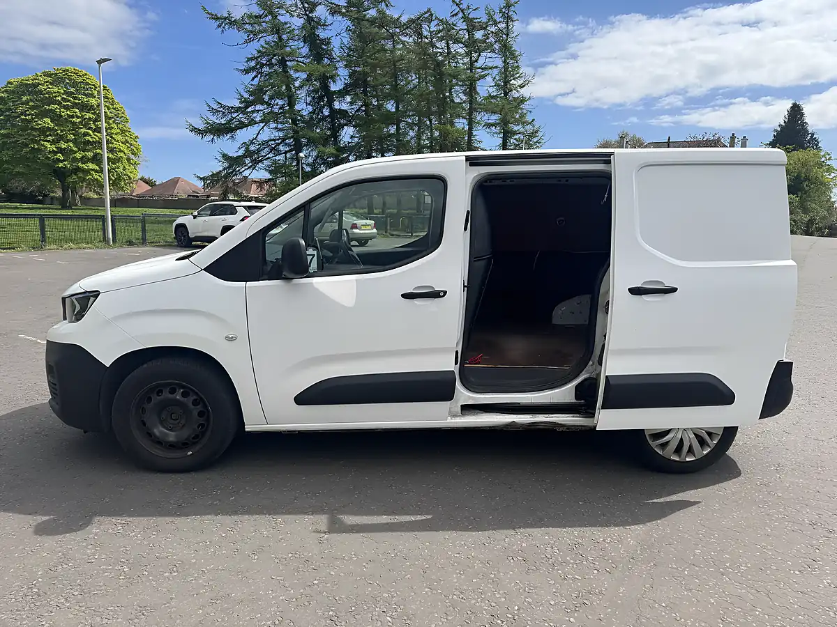 Used 2020 Peugeot Partner Professional White - Interior and Exterior details 12