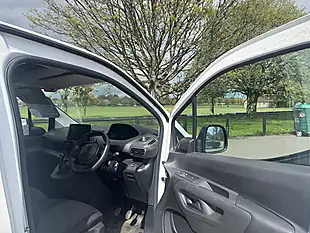 Used 2020 Peugeot Partner Professional White - Interior and Exterior details 15