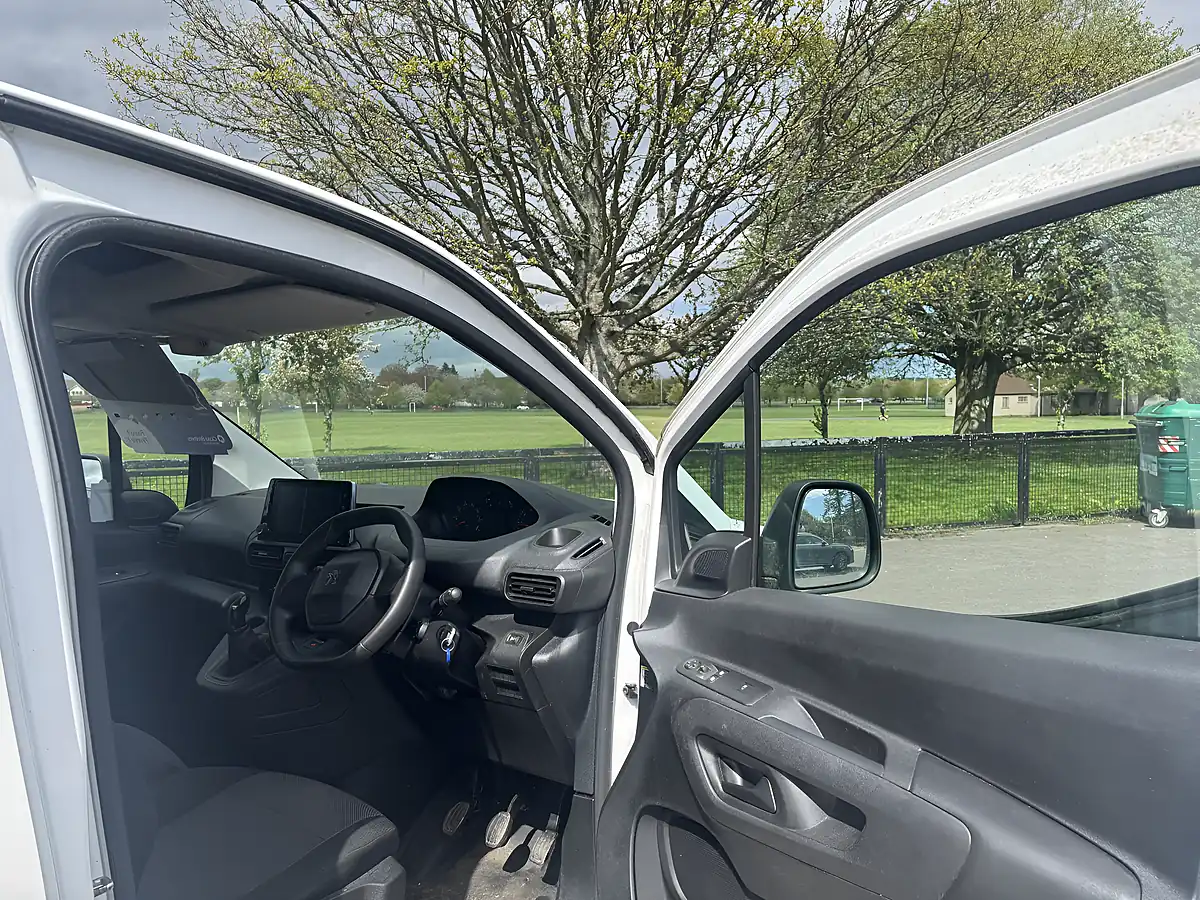 Used 2020 Peugeot Partner Professional White - Interior and Exterior details 15
