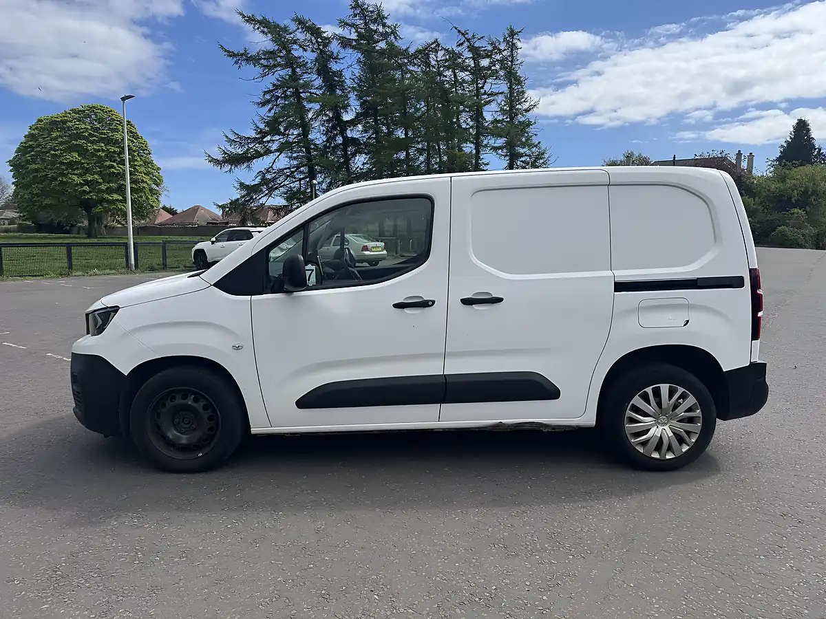 Used 2020 Peugeot Partner Professional White - Interior and Exterior details 4