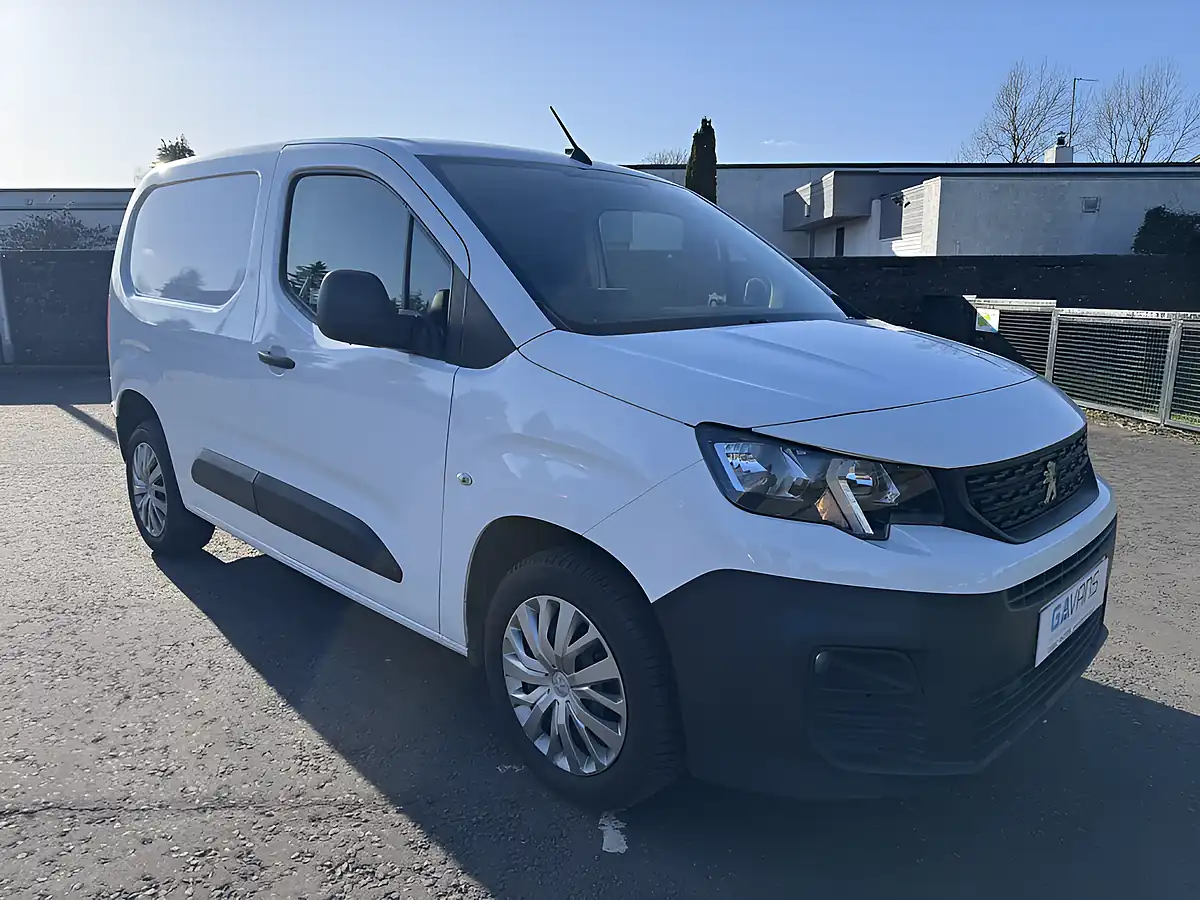 Used 2020 Peugeot Partner Professional White - Front View