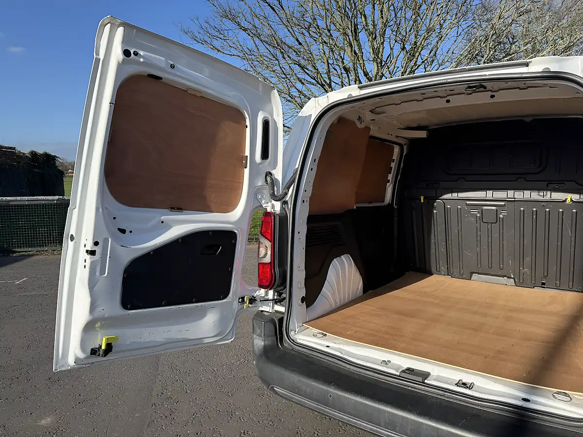 Used 2020 Peugeot Partner Professional White - Interior and Exterior details 10