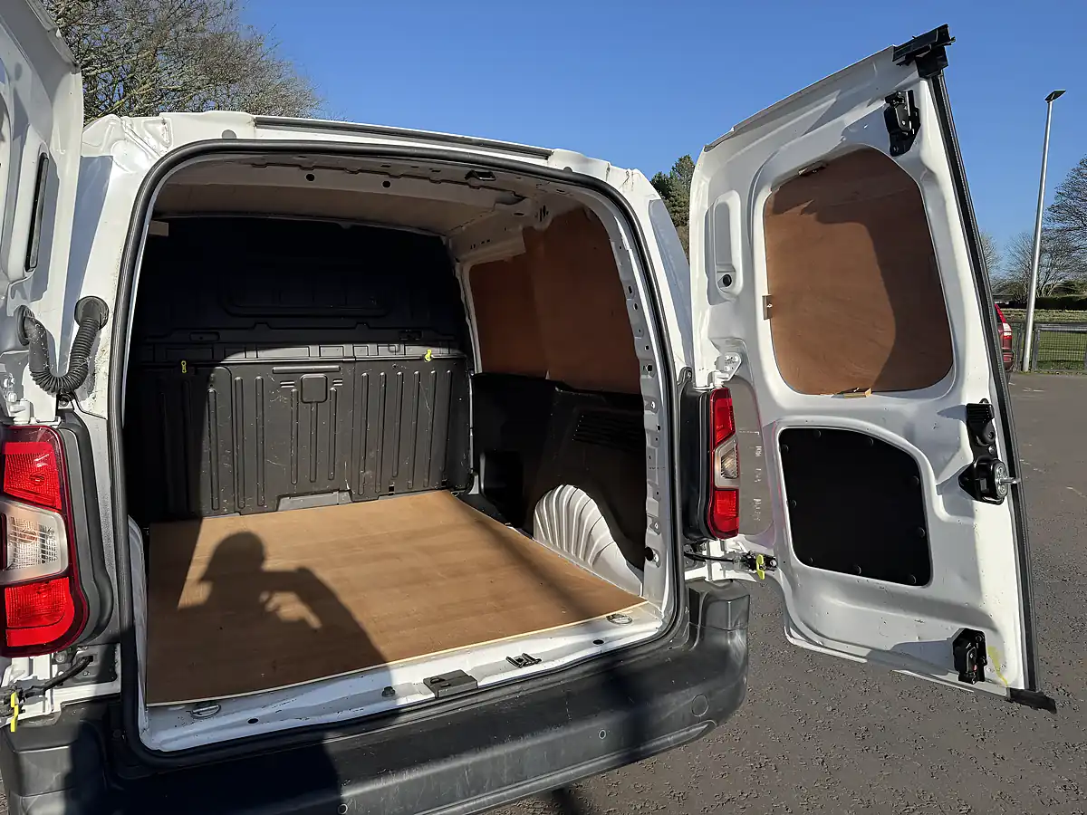Used 2020 Peugeot Partner Professional White - Interior and Exterior details 11