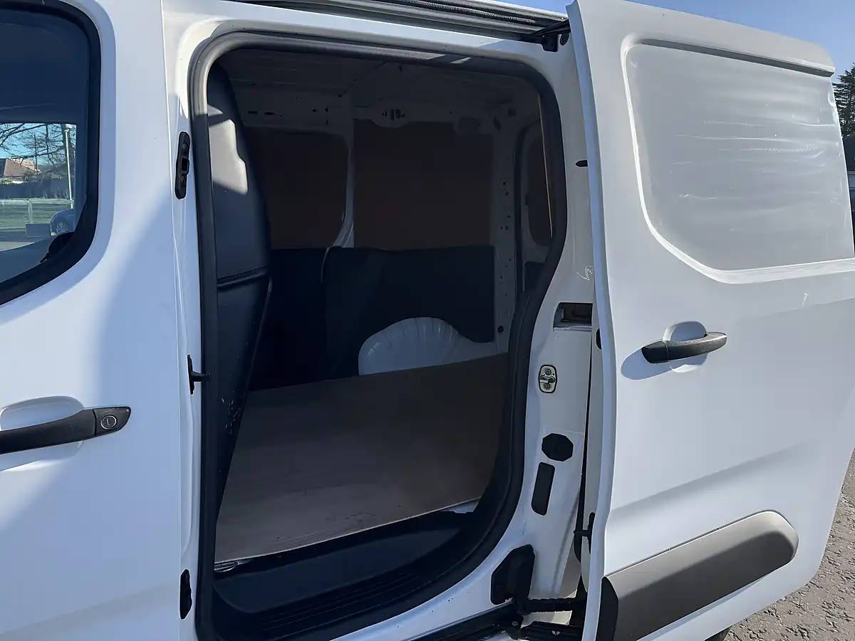 Used 2020 Peugeot Partner Professional White - Interior and Exterior details 13