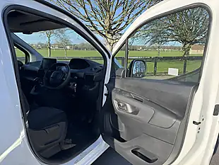 Used 2020 Peugeot Partner Professional White - Interior and Exterior details 14