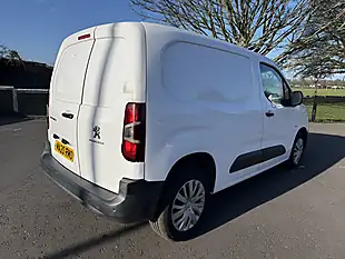 Used 2020 Peugeot Partner Professional White - Interior and Exterior details 7
