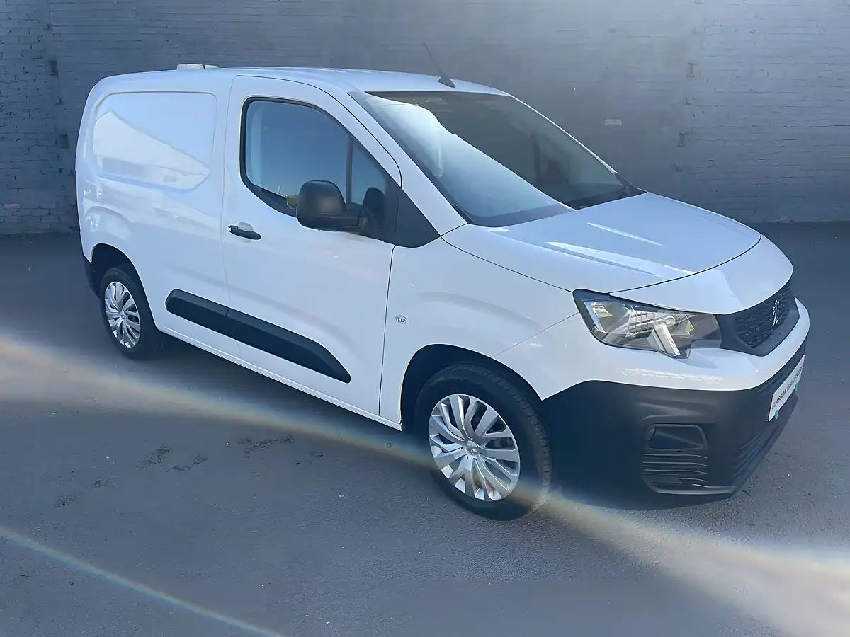 Used 2020 Peugeot Partner Professional White - Front View