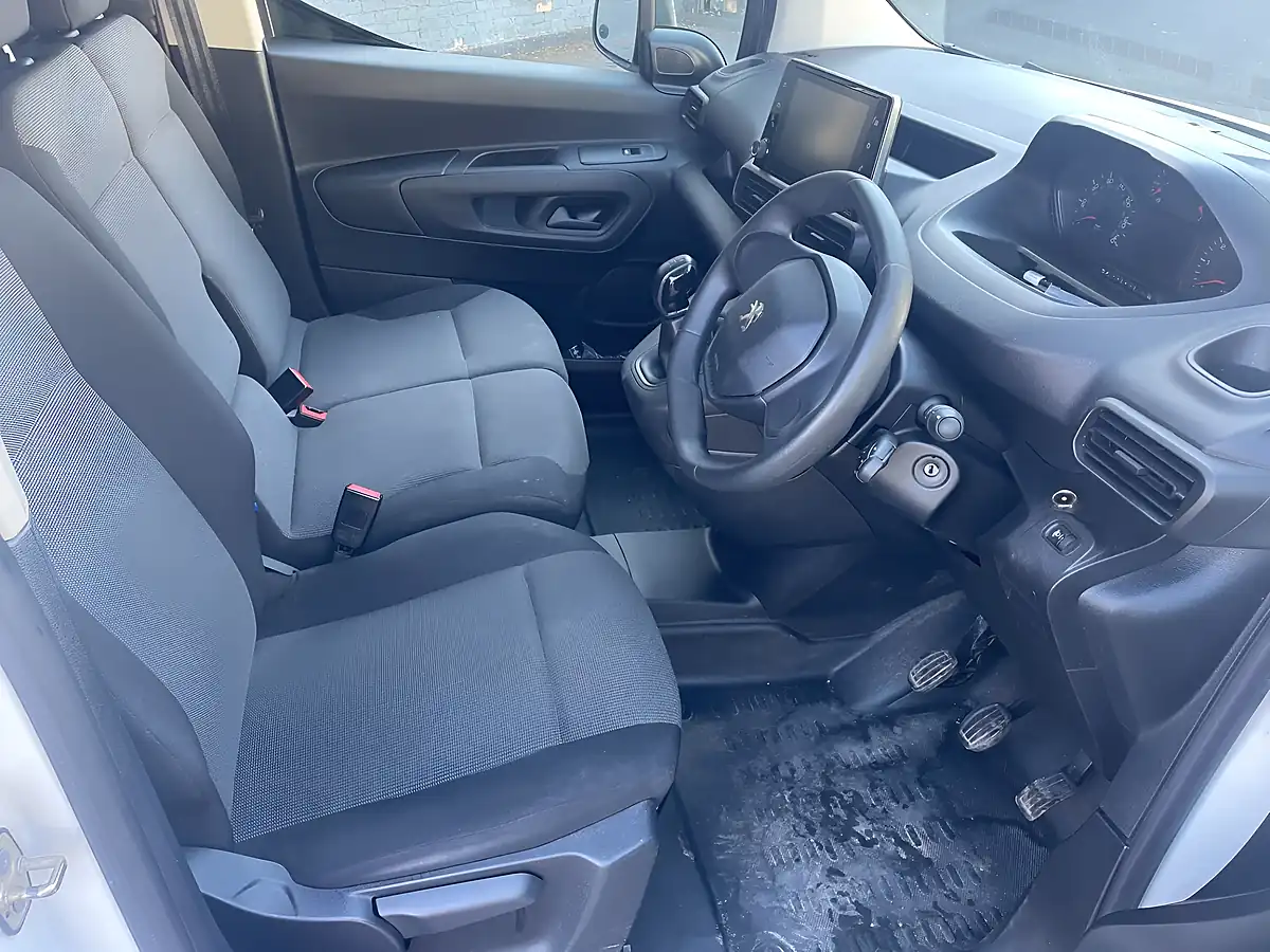 Used 2020 Peugeot Partner Professional White - Interior and Exterior details 10