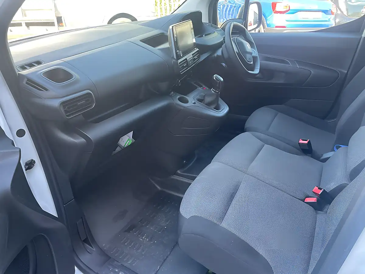 Used 2020 Peugeot Partner Professional White - Interior and Exterior details 11