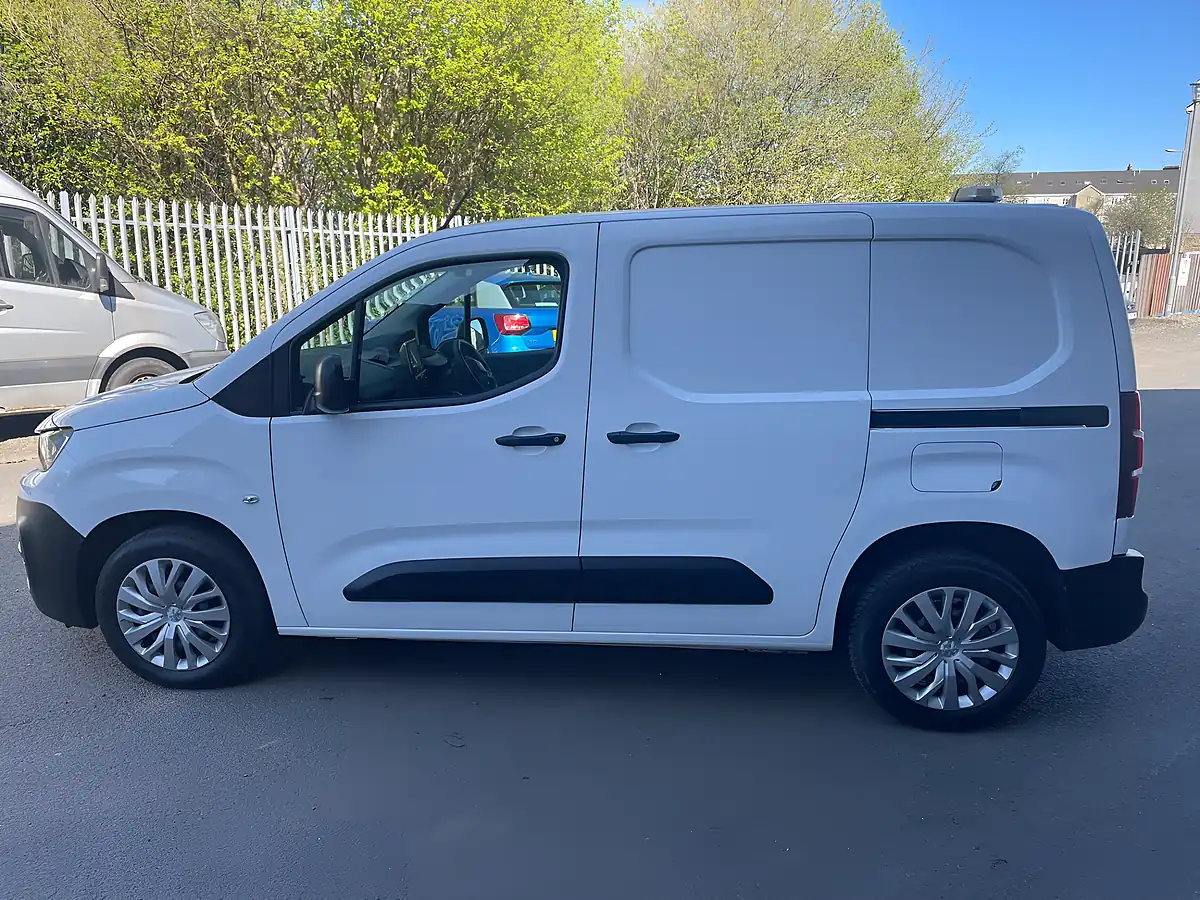 Used 2020 Peugeot Partner Professional White - Interior and Exterior details 6