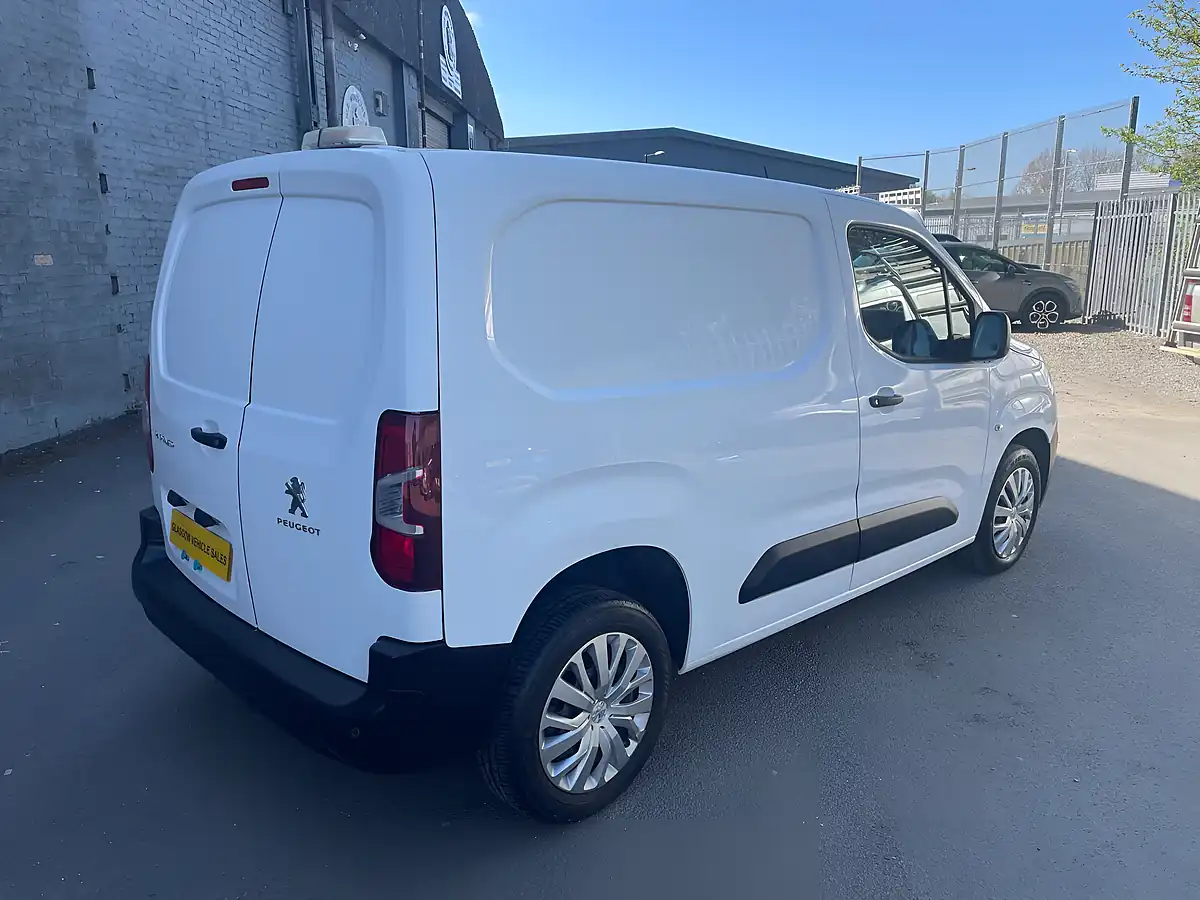 Used 2020 Peugeot Partner Professional White - Interior and Exterior details 7