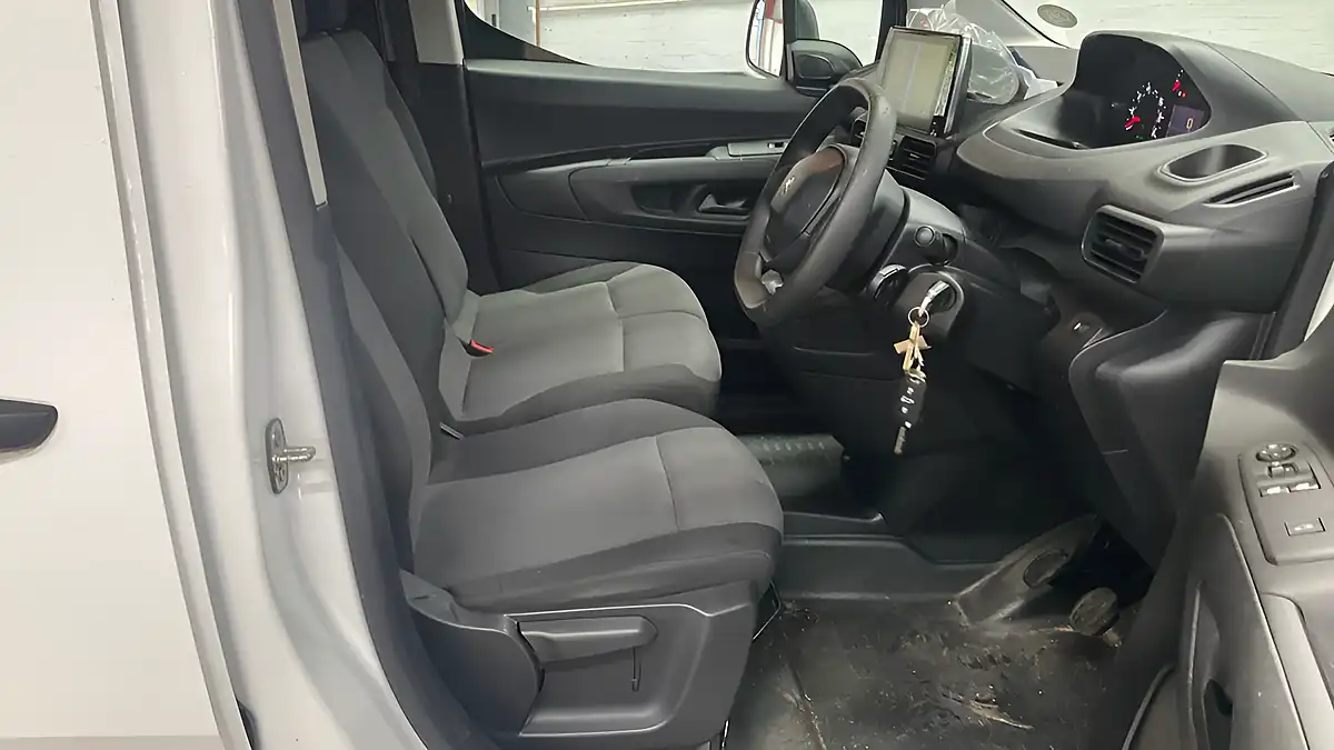 Used 2020 Peugeot Partner Professional White - Interior and Exterior details 5