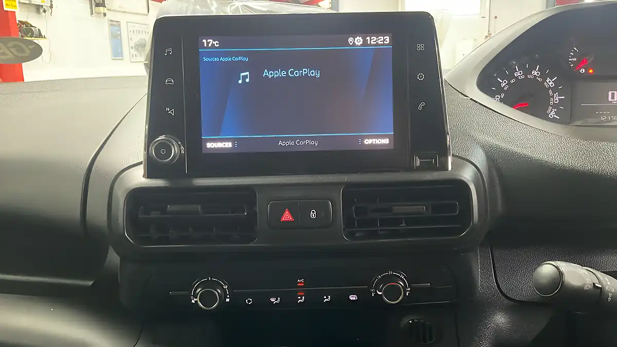 Used 2020 Peugeot Partner Professional White - Interior and Exterior details 6