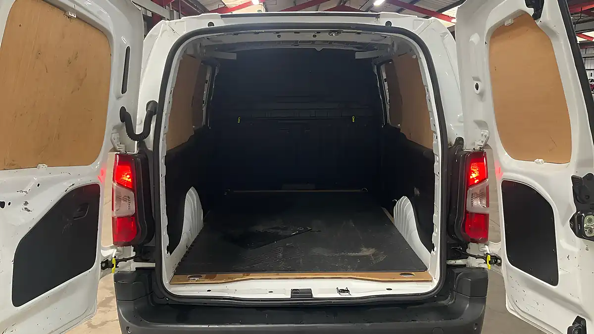 Used 2020 Peugeot Partner Professional White - Interior and Exterior details 7