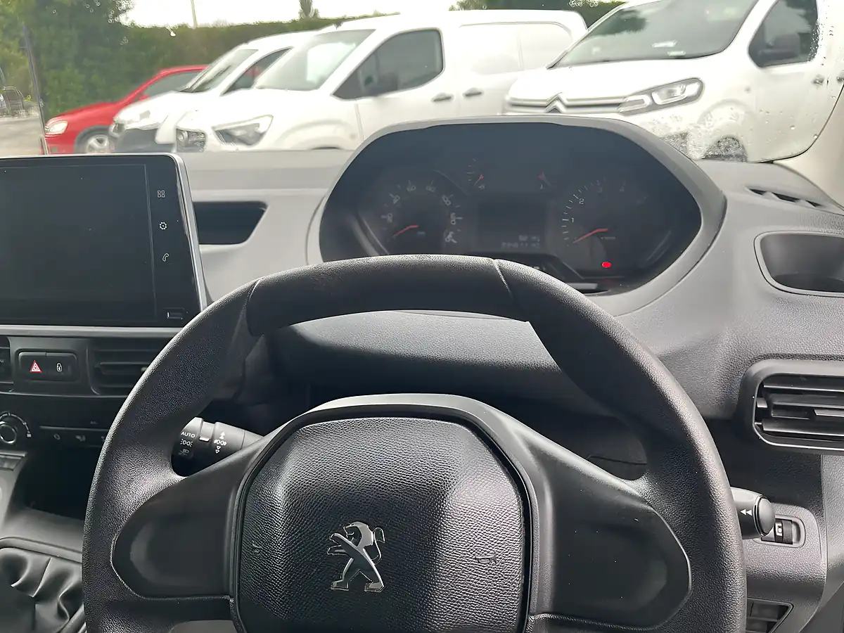 Used 2020 Peugeot Partner Professional White - Interior and Exterior details 14