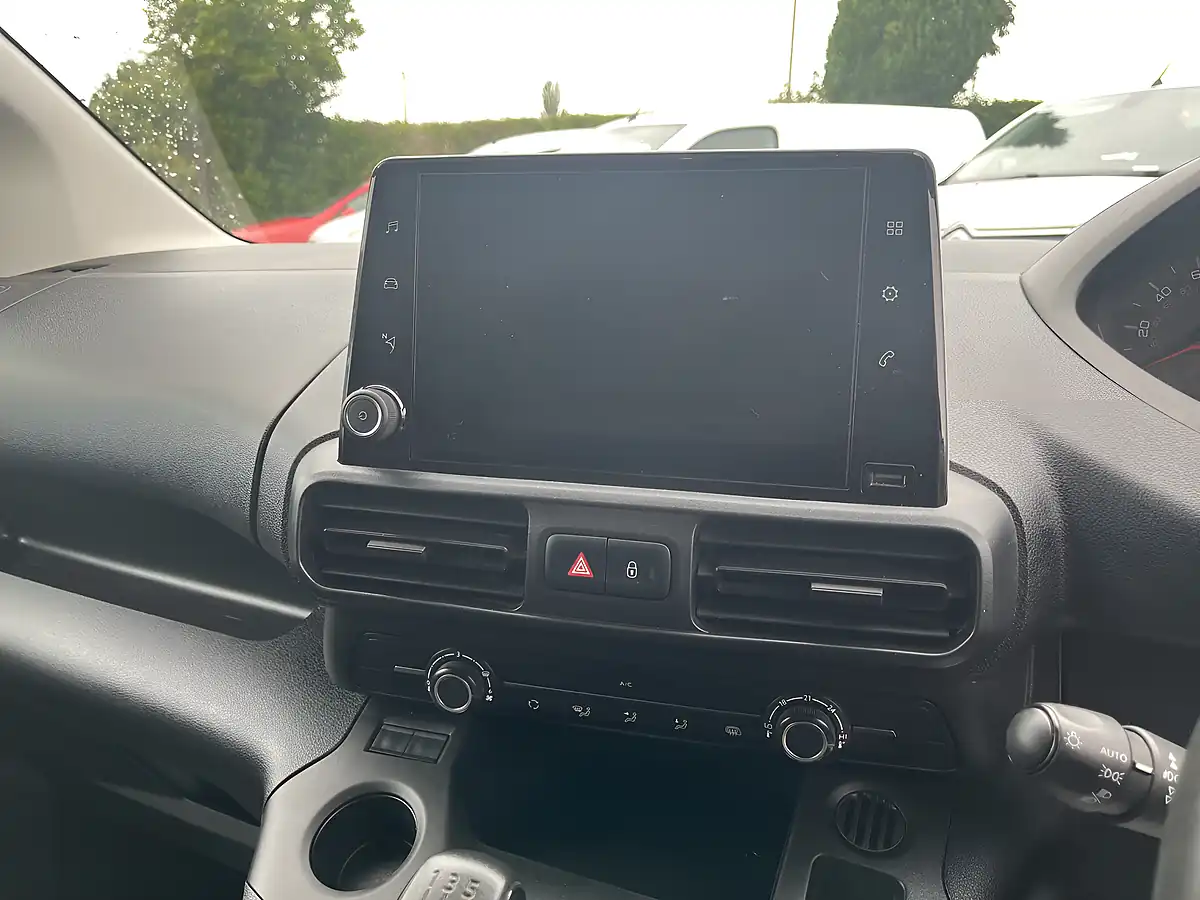 Used 2020 Peugeot Partner Professional White - Interior and Exterior details 15