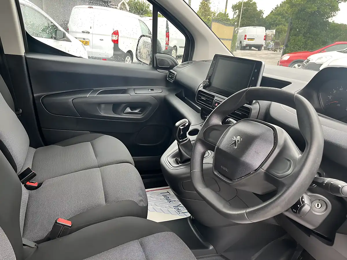 Used 2020 Peugeot Partner Professional White - Interior and Exterior details 17