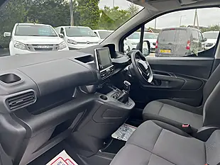 Used 2020 Peugeot Partner Professional White - Interior and Exterior details 18