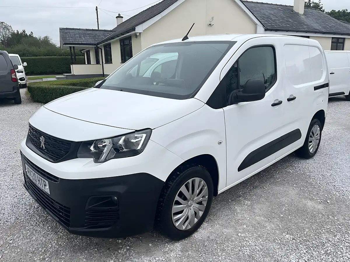 Used 2020 Peugeot Partner Professional White - Interior and Exterior details 7