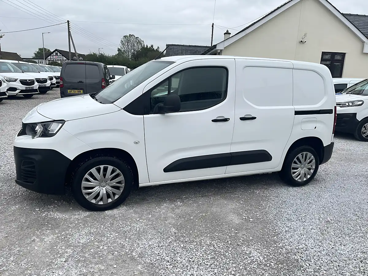 Used 2020 Peugeot Partner Professional White - Interior and Exterior details 8