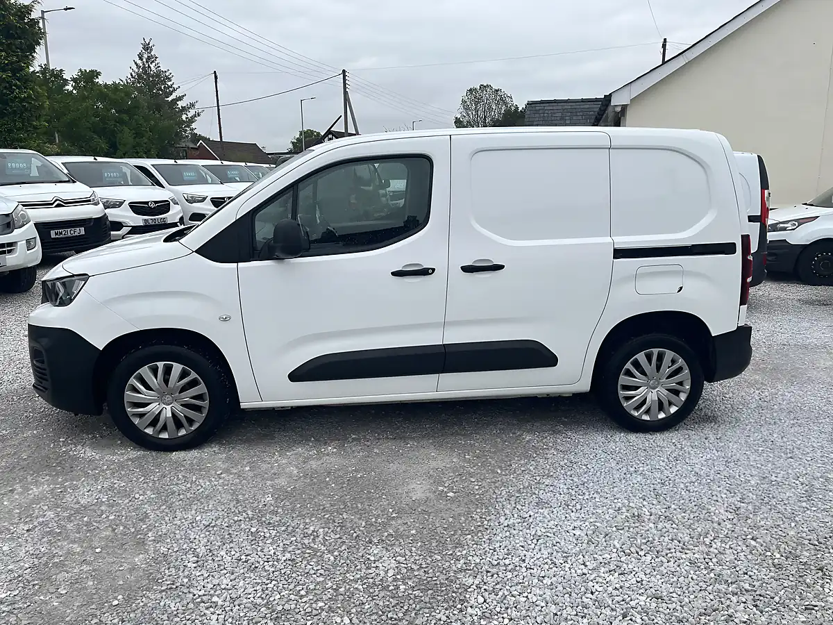 Used 2020 Peugeot Partner Professional White - Interior and Exterior details 9