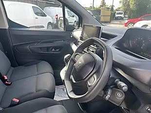 Used 2020 Peugeot Partner Professional White - Interior and Exterior details 16