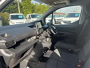 Used 2020 Peugeot Partner Professional White - Interior and Exterior details 18