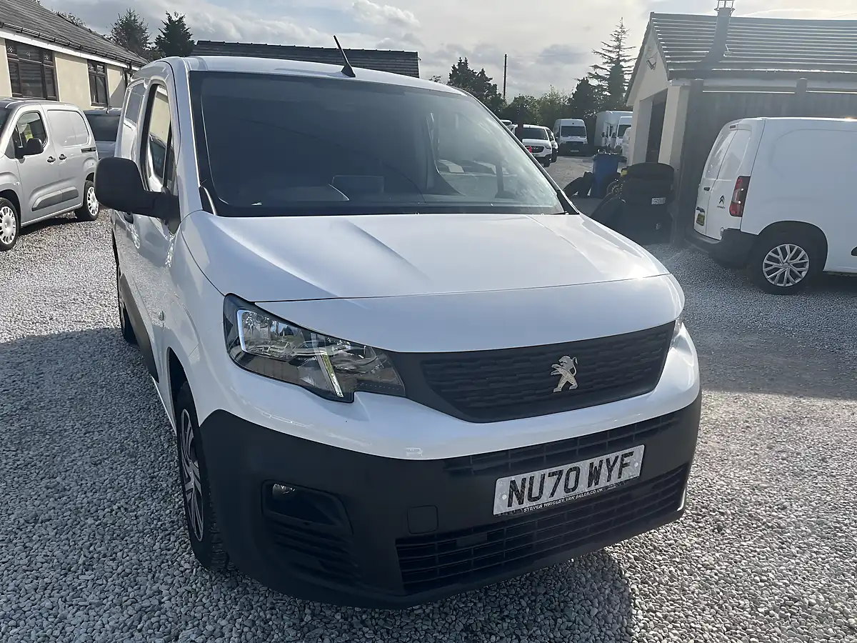 Used 2020 Peugeot Partner Professional White - Interior and Exterior details 3