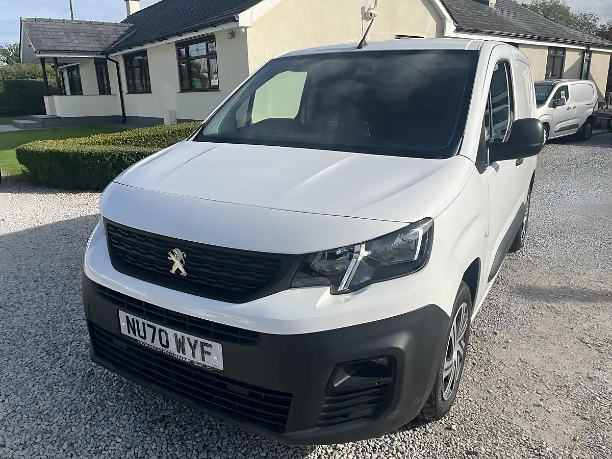 Used 2020 Peugeot Partner Professional White - Interior and Exterior details 6