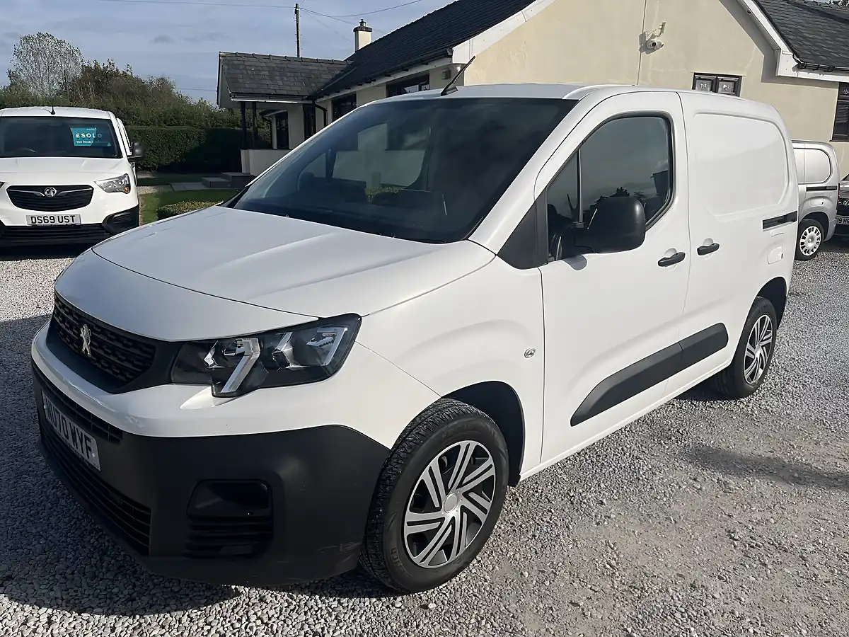 Used 2020 Peugeot Partner Professional White - Interior and Exterior details 7