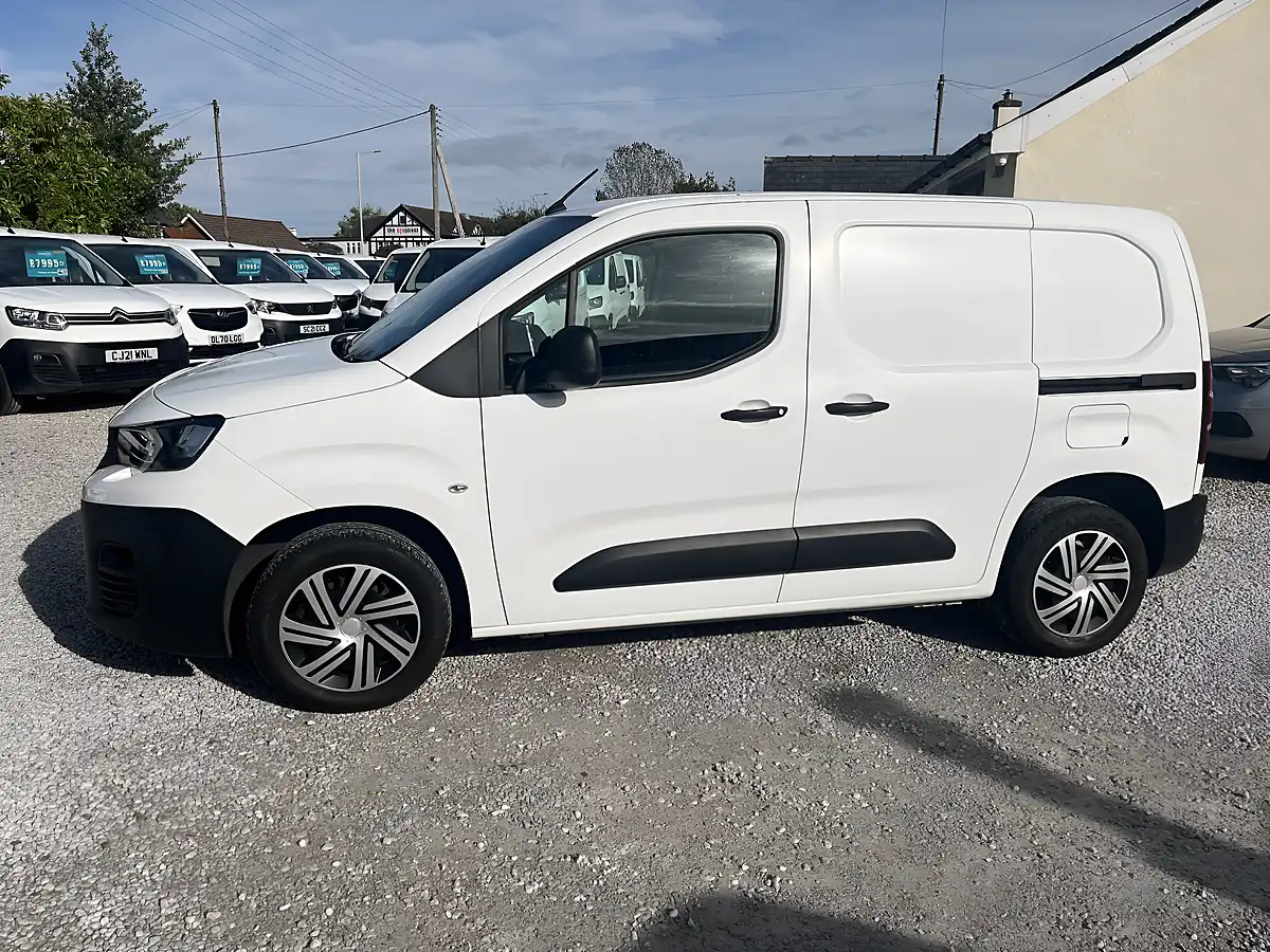 Used 2020 Peugeot Partner Professional White - Interior and Exterior details 8