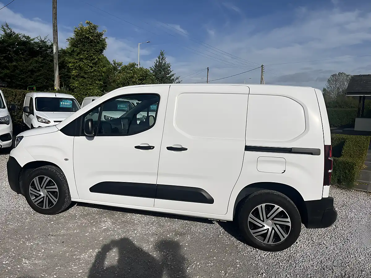 Used 2020 Peugeot Partner Professional White - Interior and Exterior details 9