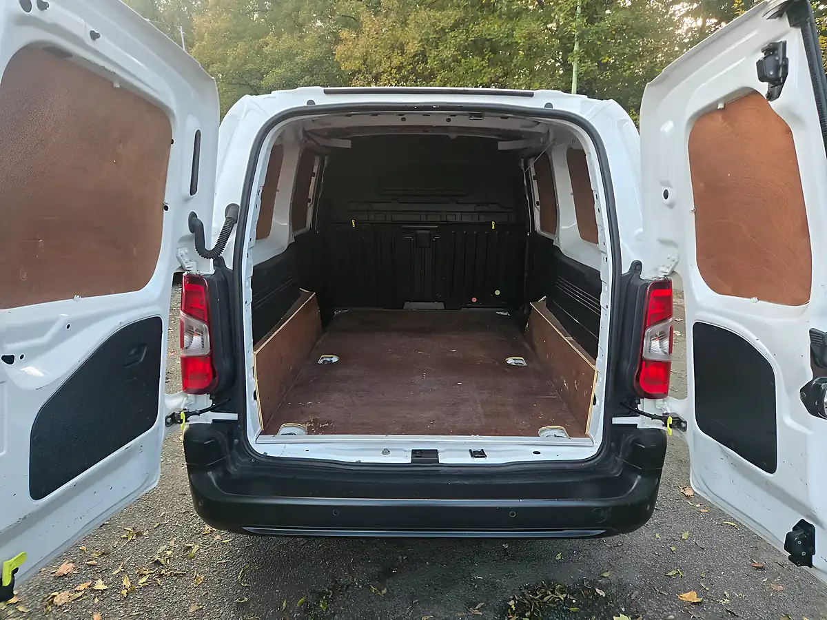 Used 2020 Peugeot Partner Professional White - Interior and Exterior details 10