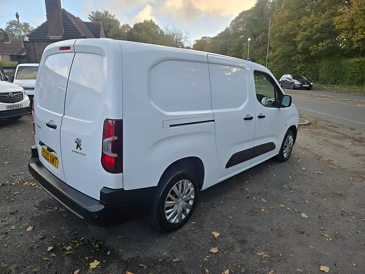 Used 2020 Peugeot Partner Professional White - Interior and Exterior details 11