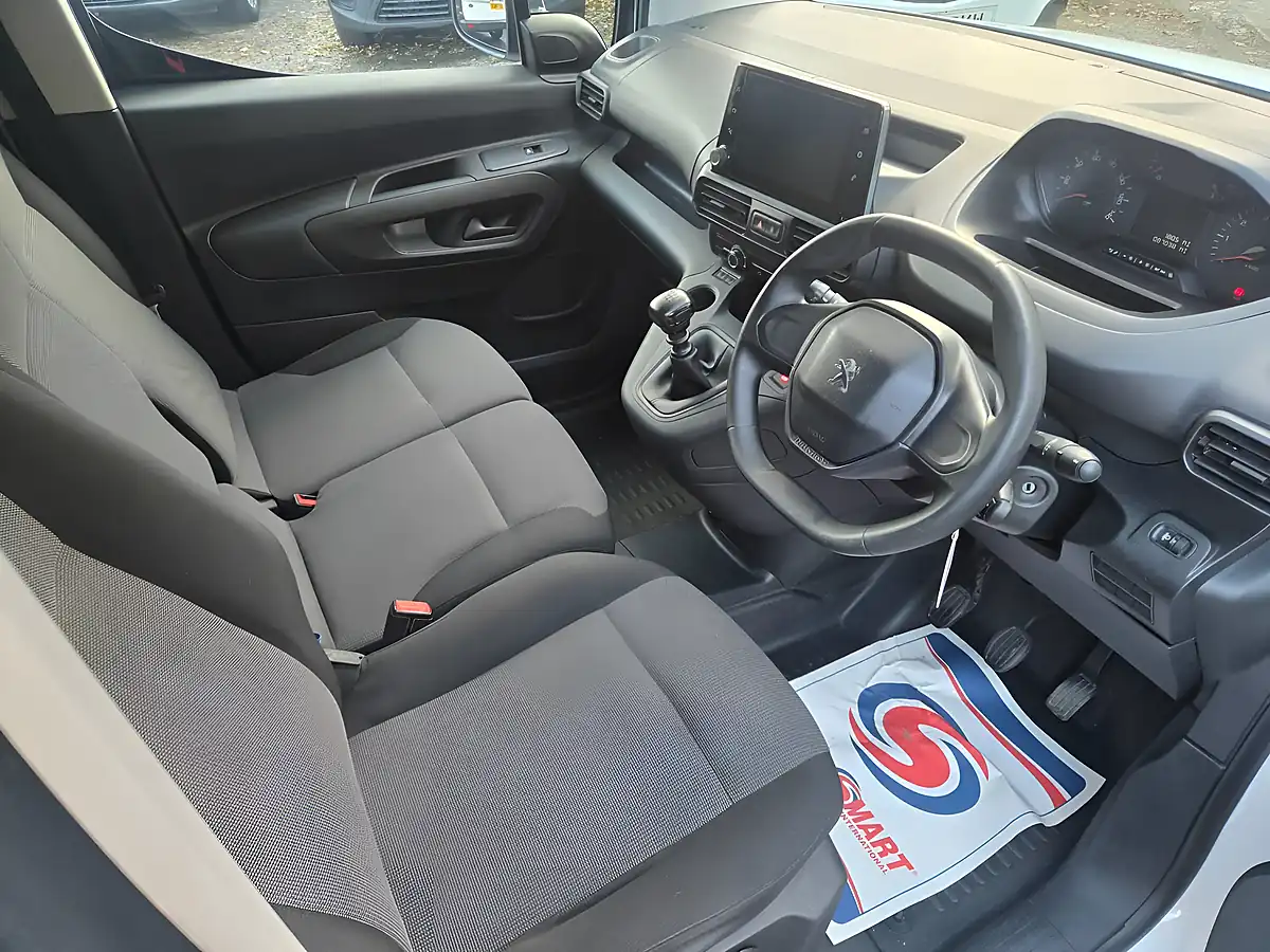 Used 2020 Peugeot Partner Professional White - Interior and Exterior details 13