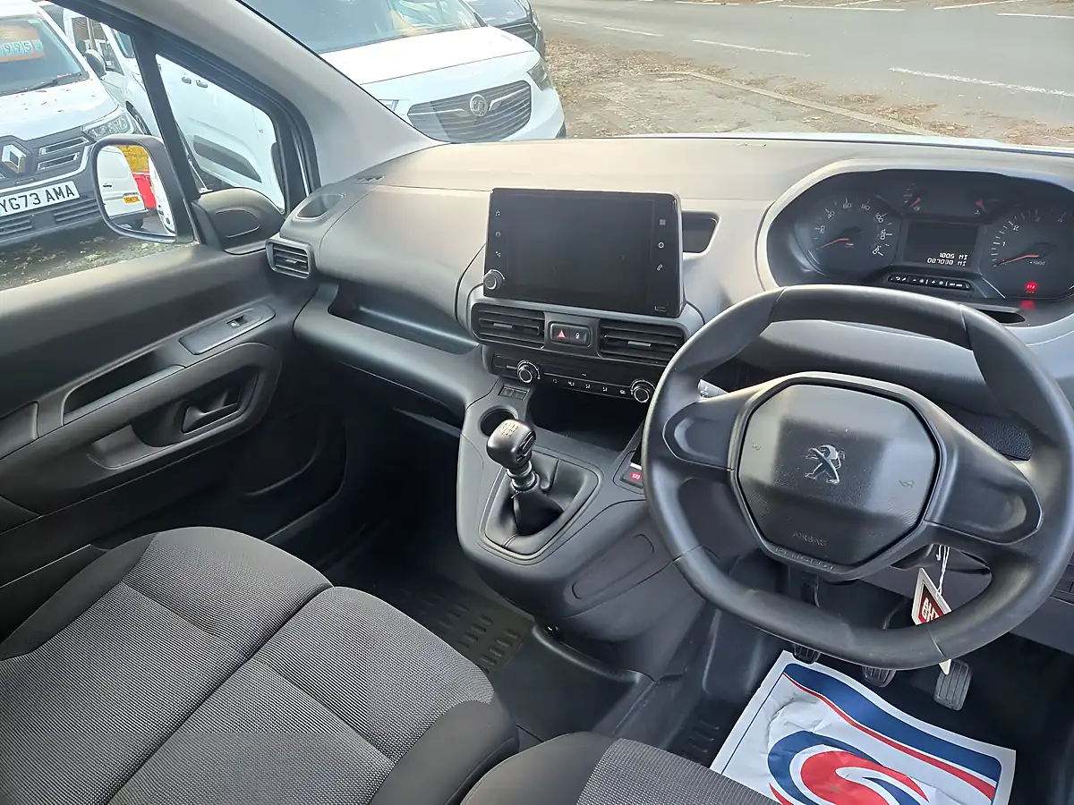Used 2020 Peugeot Partner Professional White - Interior and Exterior details 15