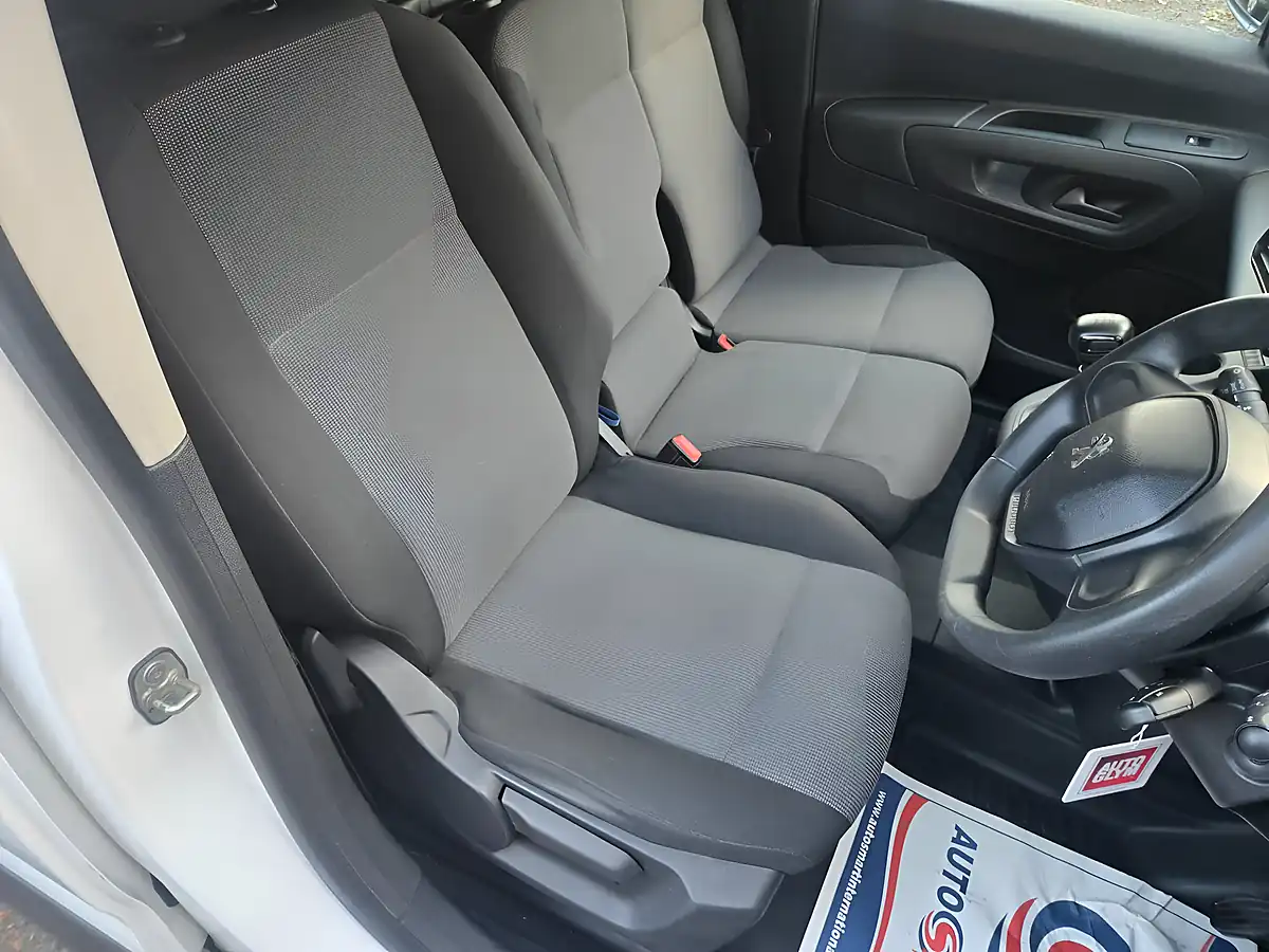 Used 2020 Peugeot Partner Professional White - Interior and Exterior details 16