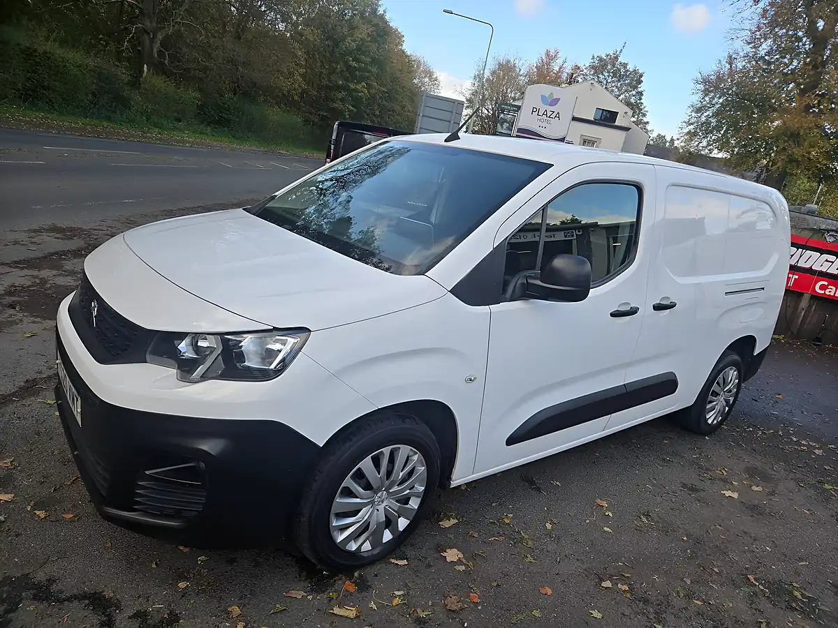 Used 2020 Peugeot Partner Professional White - Interior and Exterior details 3