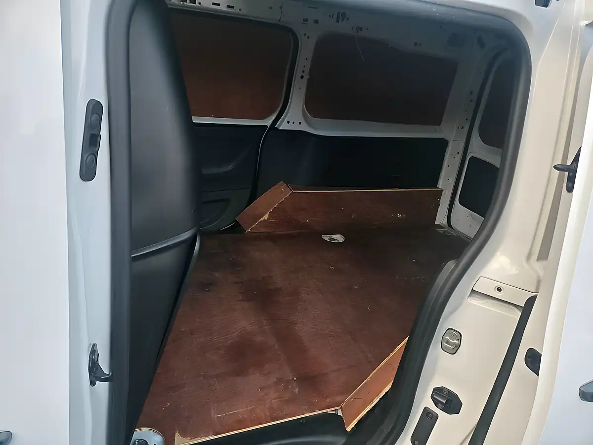 Used 2020 Peugeot Partner Professional White - Interior and Exterior details 6