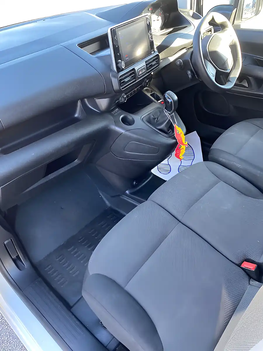 Used 2020 Peugeot Partner White - Interior and Exterior details 13