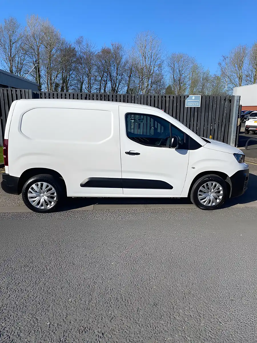Used 2020 Peugeot Partner White - Interior and Exterior details 4