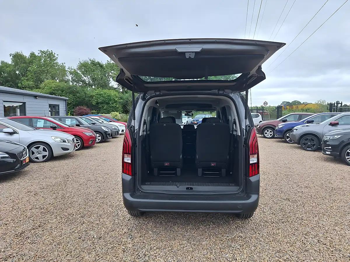 Used 2020 Peugeot Rifter Active Long Grey - Interior and Exterior details 10