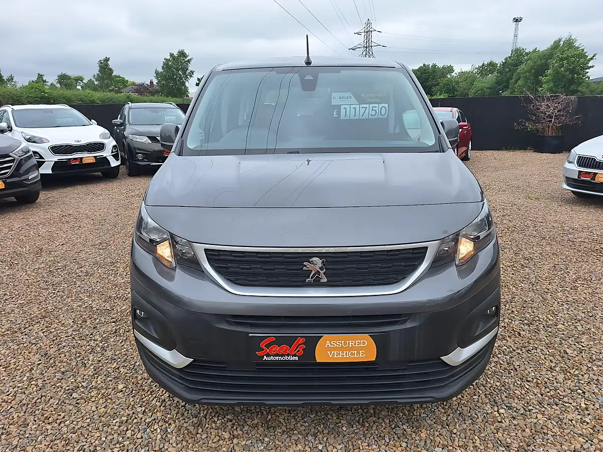 Used 2020 Peugeot Rifter Active Long Grey - Interior and Exterior details 12