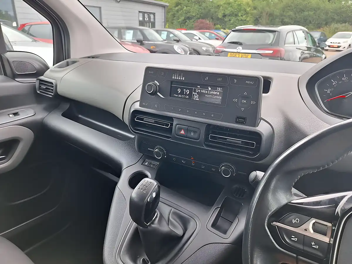 Used 2020 Peugeot Rifter Active Long Grey - Interior and Exterior details 13