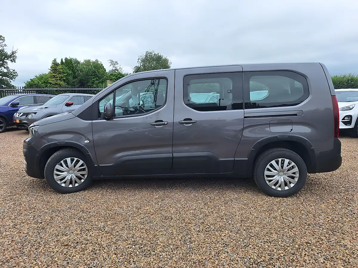 Used 2020 Peugeot Rifter Active Long Grey - Interior and Exterior details 14