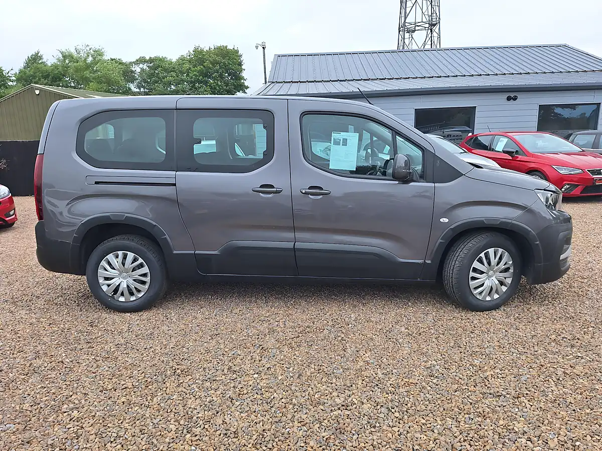 Used 2020 Peugeot Rifter Active Long Grey - Interior and Exterior details 15