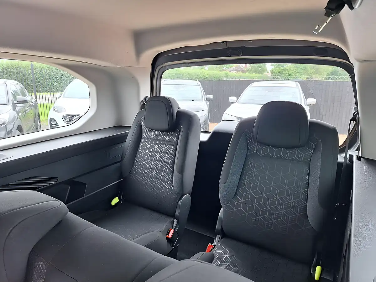 Used 2020 Peugeot Rifter Active Long Grey - Interior and Exterior details 16