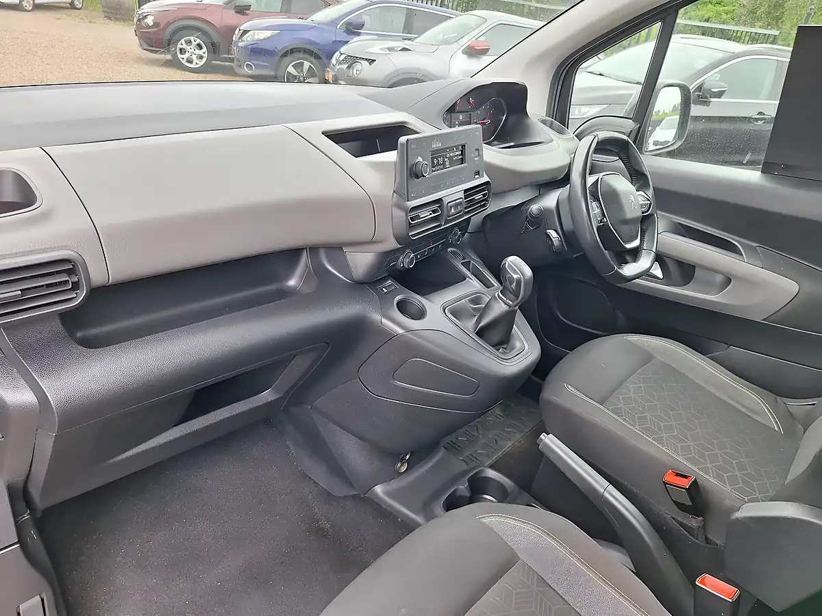 Used 2020 Peugeot Rifter Active Long Grey - Interior and Exterior details 2