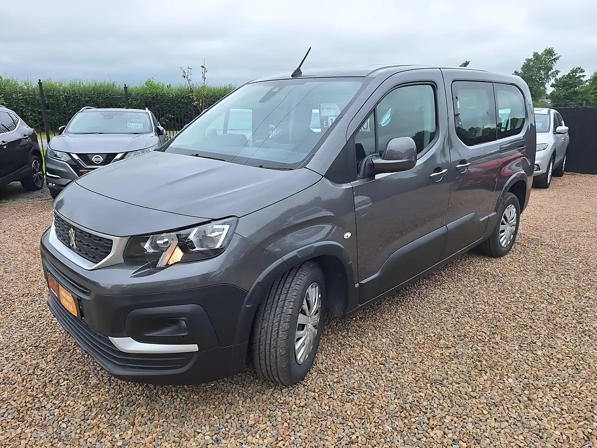 Used 2020 Peugeot Rifter Active Long Grey - Interior and Exterior details 3