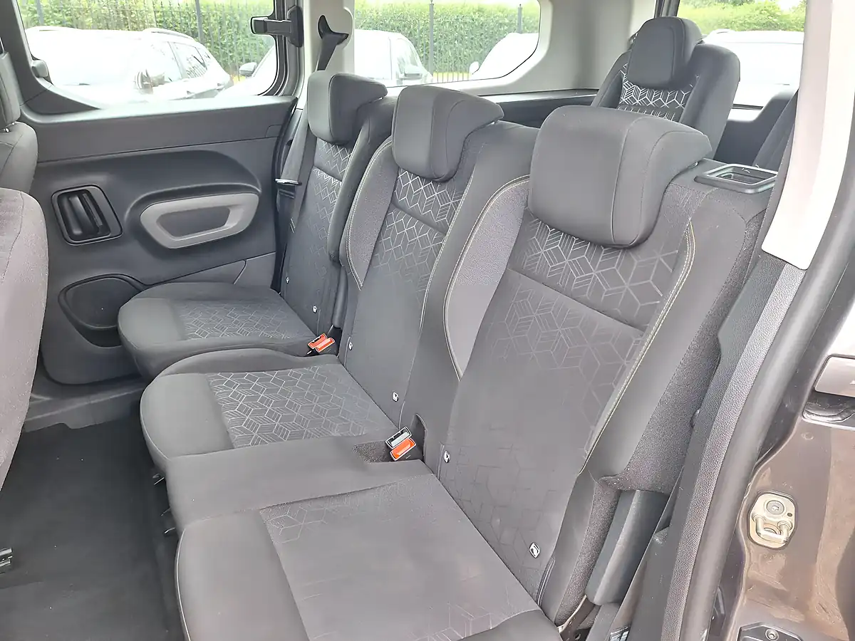 Used 2020 Peugeot Rifter Active Long Grey - Interior and Exterior details 7